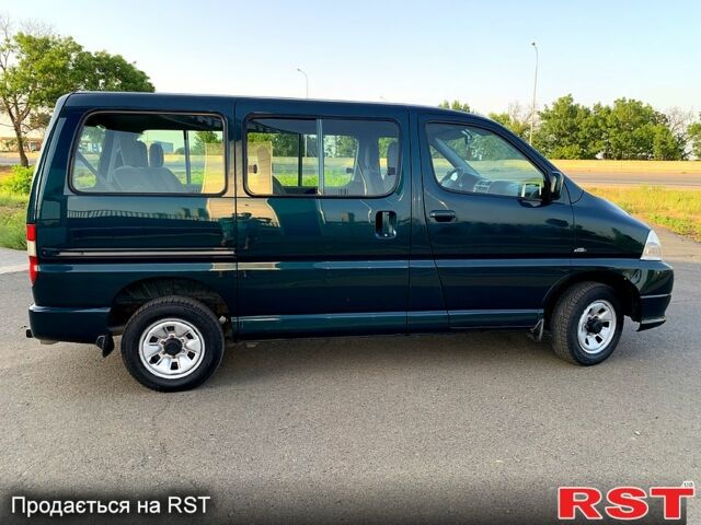 Тойота Хиасе, объемом двигателя 2.5 л и пробегом 207 тыс. км за 15900 $, фото 1 на Automoto.ua