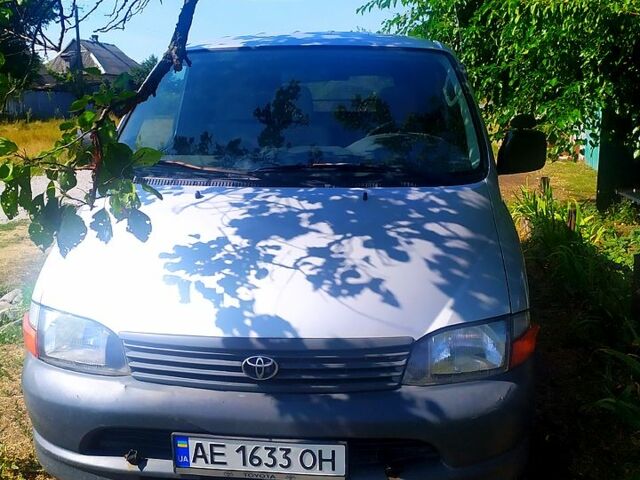 Сірий Тойота Хіасє, об'ємом двигуна 2.5 л та пробігом 444 тис. км за 7200 $, фото 1 на Automoto.ua