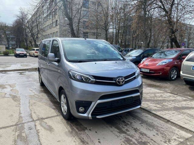 Серый Тойота Хиасе, объемом двигателя 0 л и пробегом 110 тыс. км за 21000 $, фото 1 на Automoto.ua
