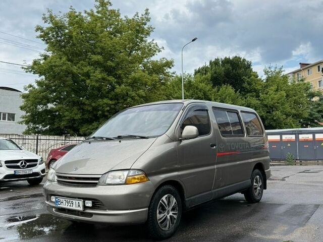 Сірий Тойота Хіасє, об'ємом двигуна 2.45 л та пробігом 350 тис. км за 4999 $, фото 1 на Automoto.ua