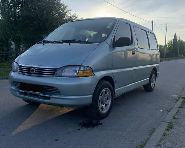 Сірий Тойота Хіасє, об'ємом двигуна 2.45 л та пробігом 450 тис. км за 6200 $, фото 1 на Automoto.ua