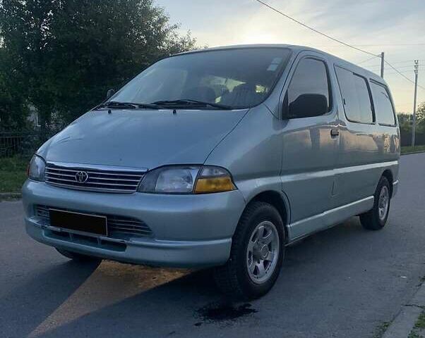 Сірий Тойота Хіасє, об'ємом двигуна 2.45 л та пробігом 470 тис. км за 6200 $, фото 1 на Automoto.ua