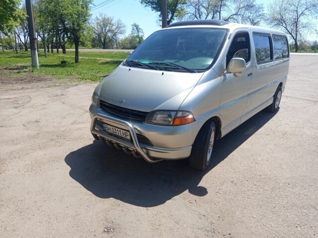 Сірий Тойота Хіасє, об'ємом двигуна 2.4 л та пробігом 398 тис. км за 5900 $, фото 1 на Automoto.ua