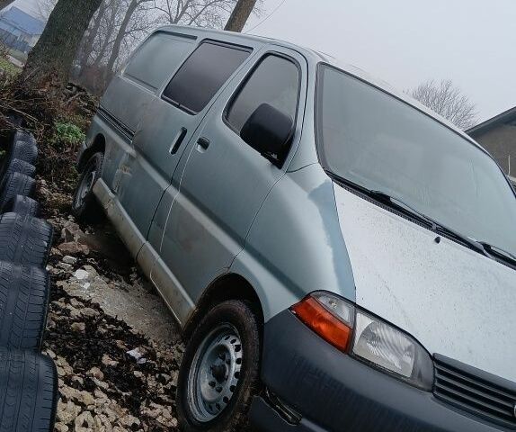 Сірий Тойота Хіасє, об'ємом двигуна 2.4 л та пробігом 514 тис. км за 4000 $, фото 1 на Automoto.ua