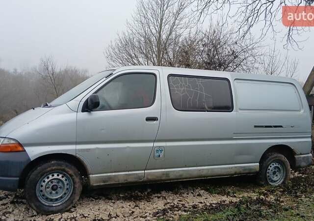 Серый Тойота Хиасе, объемом двигателя 2.4 л и пробегом 513 тыс. км за 4500 $, фото 1 на Automoto.ua