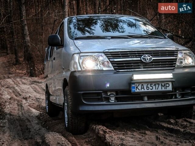 Сірий Тойота Хіасє, об'ємом двигуна 2.49 л та пробігом 200 тис. км за 16000 $, фото 1 на Automoto.ua