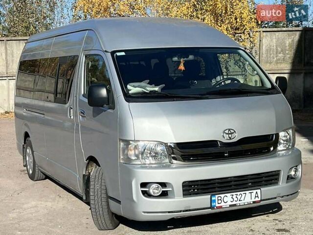 Серый Тойота Хиасе, объемом двигателя 2.69 л и пробегом 52 тыс. км за 25000 $, фото 1 на Automoto.ua