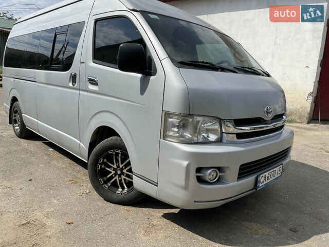 Серый Тойота Хиасе, объемом двигателя 2.69 л и пробегом 243 тыс. км за 12300 $, фото 1 на Automoto.ua