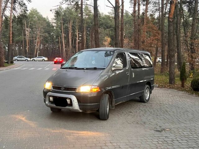 Серый Тойота Хиасе, объемом двигателя 3 л и пробегом 325 тыс. км за 7000 $, фото 1 на Automoto.ua