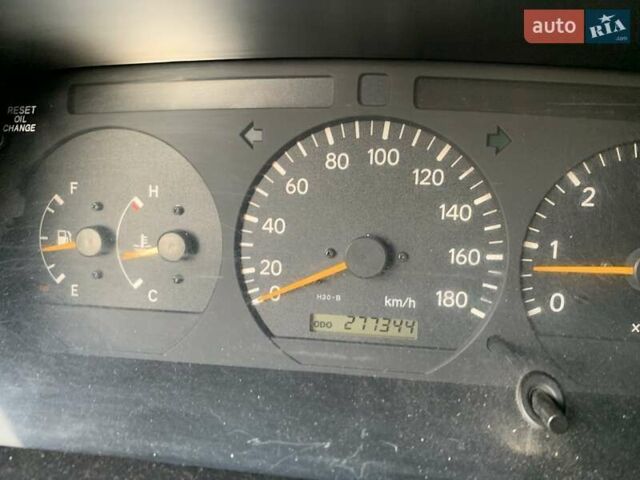 Серый Тойота Хиасе, объемом двигателя 2.49 л и пробегом 278 тыс. км за 10500 $, фото 1 на Automoto.ua