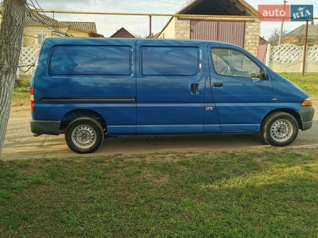 Синий Тойота Хиасе, объемом двигателя 2.5 л и пробегом 272 тыс. км за 7500 $, фото 1 на Automoto.ua