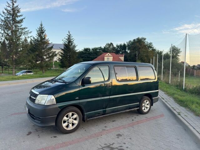 Зелений Тойота Хіасє, об'ємом двигуна 2.5 л та пробігом 260 тис. км за 12500 $, фото 1 на Automoto.ua