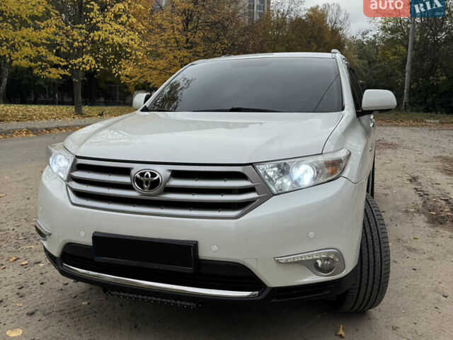 Білий Тойота Хайлендер, об'ємом двигуна 3.5 л та пробігом 178 тис. км за 16200 $, фото 1 на Automoto.ua