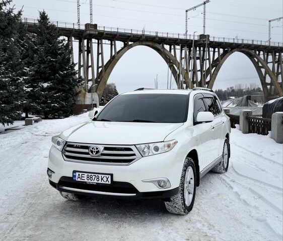 Белый Тойота Хайлендер, объемом двигателя 3.5 л и пробегом 166 тыс. км за 18800 $, фото 1 на Automoto.ua