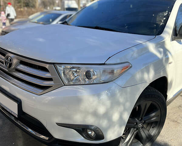 Белый Тойота Хайлендер, объемом двигателя 3.5 л и пробегом 168 тыс. км за 20500 $, фото 1 на Automoto.ua