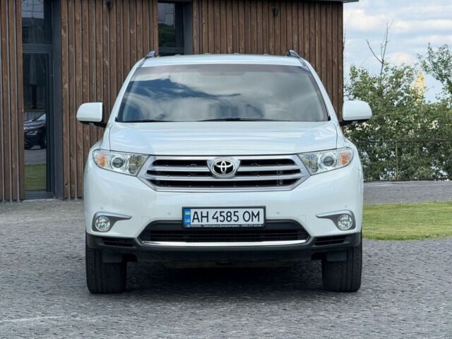 Белый Тойота Хайлендер, объемом двигателя 3.5 л и пробегом 95 тыс. км за 23500 $, фото 1 на Automoto.ua
