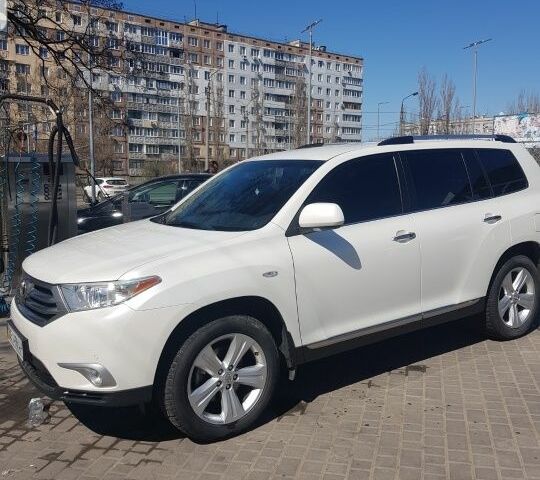 Белый Тойота Хайлендер, объемом двигателя 3.5 л и пробегом 278 тыс. км за 18000 $, фото 1 на Automoto.ua