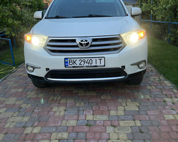 Білий Тойота Хайлендер, об'ємом двигуна 3.46 л та пробігом 156 тис. км за 16499 $, фото 1 на Automoto.ua