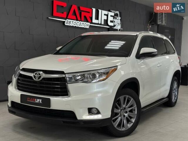 Белый Тойота Хайлендер, объемом двигателя 3.55 л и пробегом 217 тыс. км за 19500 $, фото 1 на Automoto.ua