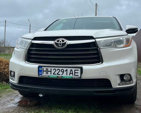 Белый Тойота Хайлендер, объемом двигателя 3.5 л и пробегом 392 тыс. км за 19500 $, фото 1 на Automoto.ua