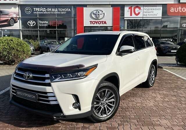 Белый Тойота Хайлендер, объемом двигателя 2.67 л и пробегом 136 тыс. км за 24700 $, фото 1 на Automoto.ua