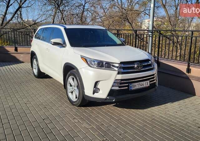 Белый Тойота Хайлендер, объемом двигателя 3.46 л и пробегом 120 тыс. км за 29300 $, фото 1 на Automoto.ua