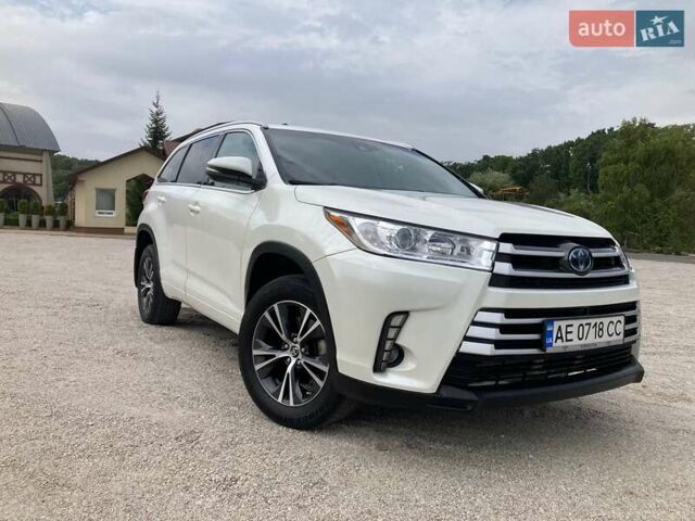 Белый Тойота Хайлендер, объемом двигателя 3.46 л и пробегом 22 тыс. км за 29500 $, фото 1 на Automoto.ua