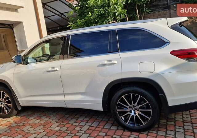 Белый Тойота Хайлендер, объемом двигателя 3.5 л и пробегом 13 тыс. км за 38500 $, фото 1 на Automoto.ua