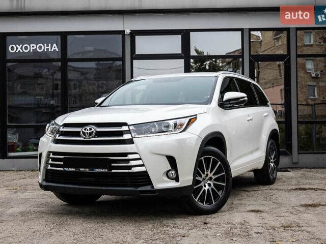 Белый Тойота Хайлендер, объемом двигателя 3.46 л и пробегом 26 тыс. км за 37950 $, фото 1 на Automoto.ua