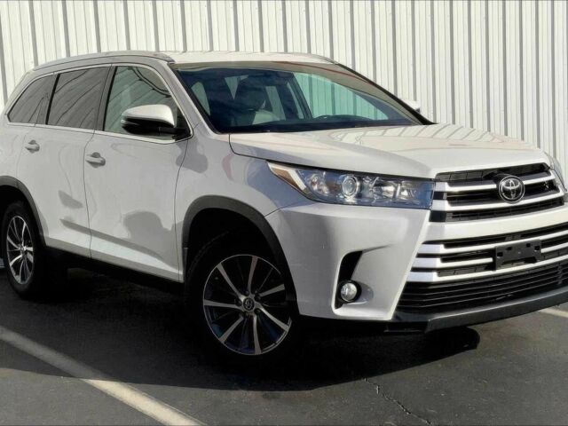 Белый Тойота Хайлендер, объемом двигателя 3.5 л и пробегом 43 тыс. км за 16700 $, фото 1 на Automoto.ua