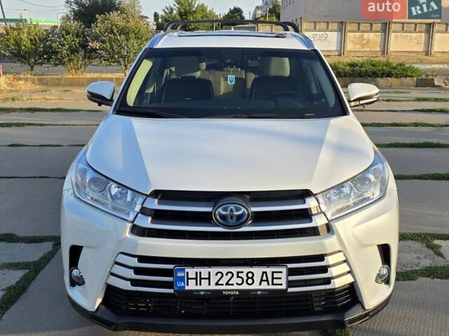 Білий Тойота Хайлендер, об'ємом двигуна 3.46 л та пробігом 98 тис. км за 35000 $, фото 1 на Automoto.ua