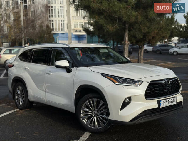 Белый Тойота Хайлендер, объемом двигателя 3.46 л и пробегом 52 тыс. км за 42500 $, фото 1 на Automoto.ua