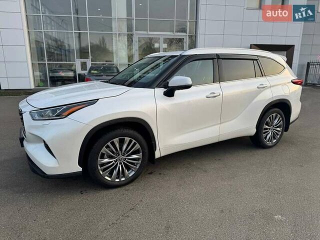 Белый Тойота Хайлендер, объемом двигателя 3.46 л и пробегом 21 тыс. км за 48000 $, фото 1 на Automoto.ua