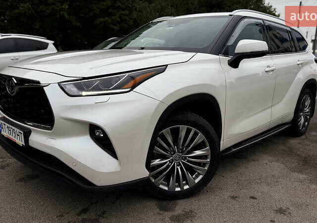 Белый Тойота Хайлендер, объемом двигателя 3.46 л и пробегом 49 тыс. км за 44500 $, фото 1 на Automoto.ua