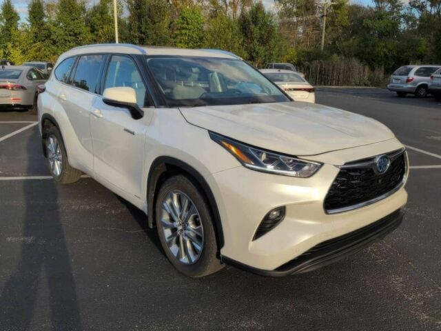 Тойота Хайлендер 2021 в Кривом Роге на Automoto.ua Белый Тойота Хайлендер, объемом двигателя 2.5 л и пробегом 21 тыс. км за 30100 $, фото 1 на Automoto.ua