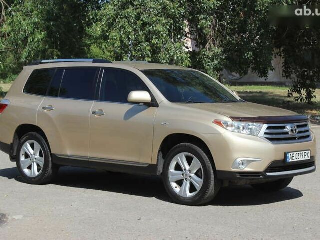 Бежевий Тойота Хайлендер, об'ємом двигуна 3.5 л та пробігом 113 тис. км за 17990 $, фото 1 на Automoto.ua