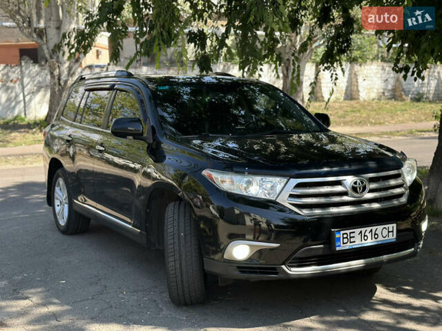 Черный Тойота Хайлендер, объемом двигателя 3.46 л и пробегом 250 тыс. км за 17500 $, фото 1 на Automoto.ua