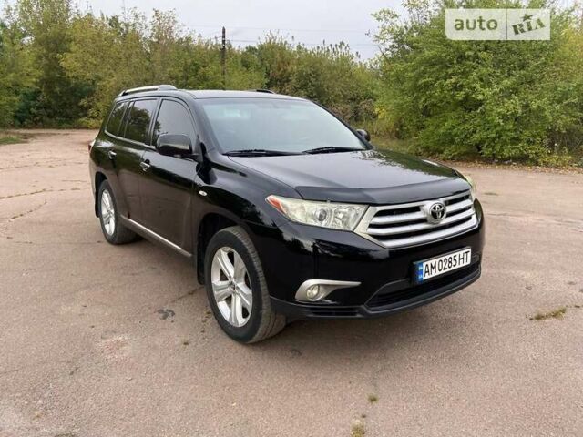 Черный Тойота Хайлендер, объемом двигателя 3.46 л и пробегом 275 тыс. км за 15700 $, фото 1 на Automoto.ua