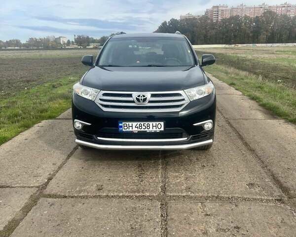 Черный Тойота Хайлендер, объемом двигателя 3.5 л и пробегом 140 тыс. км за 15999 $, фото 1 на Automoto.ua