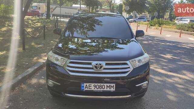 Черный Тойота Хайлендер, объемом двигателя 3.46 л и пробегом 180 тыс. км за 18700 $, фото 1 на Automoto.ua