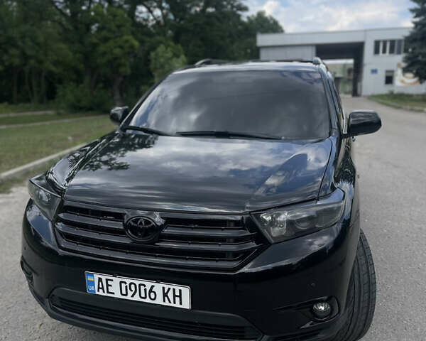 Черный Тойота Хайлендер, объемом двигателя 3.5 л и пробегом 243 тыс. км за 16200 $, фото 1 на Automoto.ua