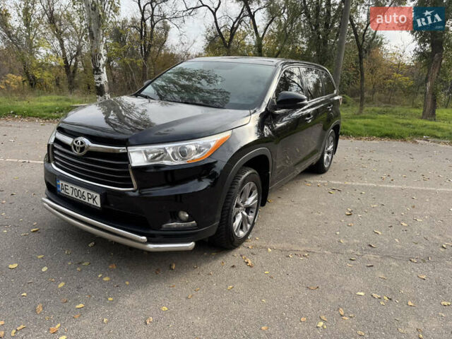 Черный Тойота Хайлендер, объемом двигателя 2.67 л и пробегом 208 тыс. км за 22500 $, фото 1 на Automoto.ua