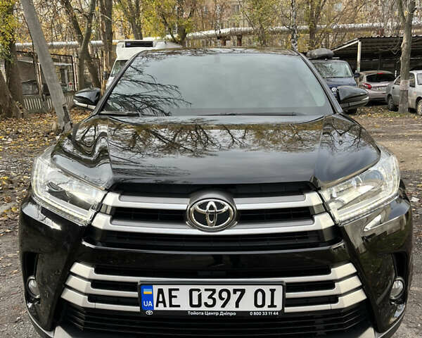 Черный Тойота Хайлендер, объемом двигателя 2.67 л и пробегом 106 тыс. км за 27000 $, фото 1 на Automoto.ua