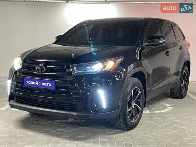 Черный Тойота Хайлендер, объемом двигателя 3.5 л и пробегом 49 тыс. км за 28500 $, фото 1 на Automoto.ua