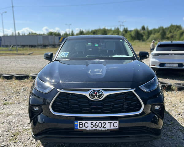 Черный Тойота Хайлендер, объемом двигателя 2.4 л и пробегом 21 тыс. км за 42300 $, фото 1 на Automoto.ua