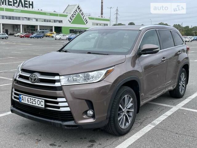 Коричневый Тойота Хайлендер, объемом двигателя 3.5 л и пробегом 130 тыс. км за 21500 $, фото 1 на Automoto.ua