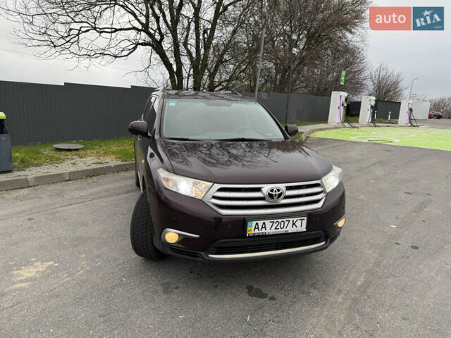 Красный Тойота Хайлендер, объемом двигателя 3.46 л и пробегом 212 тыс. км за 16500 $, фото 1 на Automoto.ua