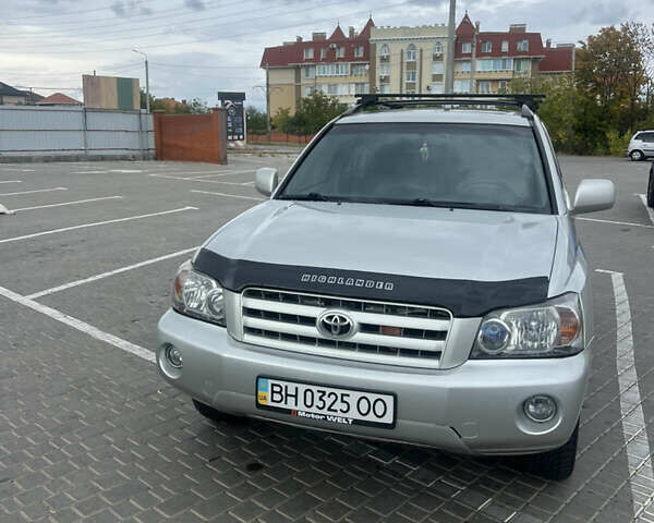 Серый Тойота Хайлендер, объемом двигателя 3.31 л и пробегом 306 тыс. км за 8000 $, фото 1 на Automoto.ua
