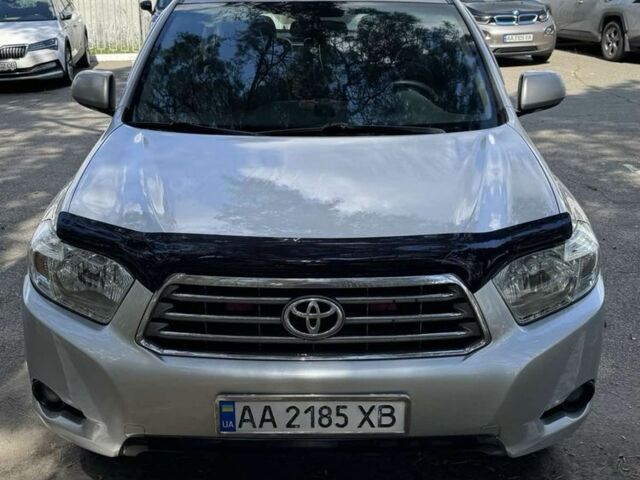 Тойота Хайлендер 2008 в Киеве на Automoto.ua Серый Тойота Хайлендер, объемом двигателя 3.5 л и пробегом 389 тыс. км за 12500 $, фото 1 на Automoto.ua