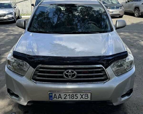 Тойота Хайлендер 2008 в Ирпене на Automoto.ua Серый Тойота Хайлендер, объемом двигателя 3.46 л и пробегом 389 тыс. км за 12500 $, фото 1 на Automoto.ua